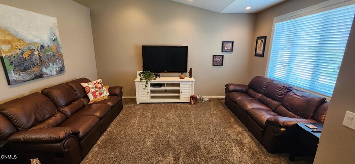 Property Photo:  713 Bremner Avenue  ND 58503 