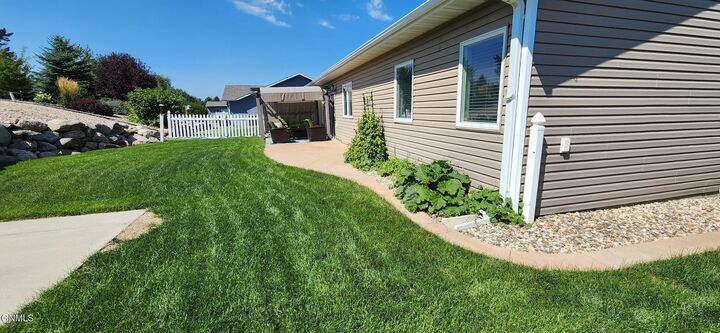 Property Photo:  713 Bremner Avenue  ND 58503 