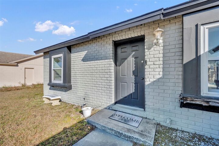 Property Photo:  222 W Panama Road  FL 32708 