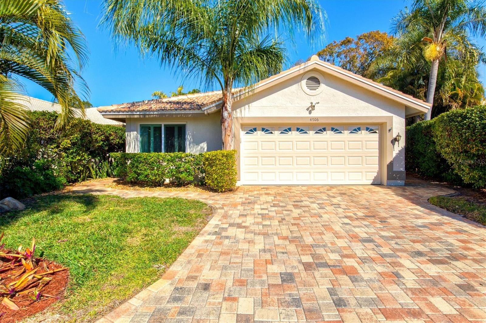 Property Photo: 4706 Dundee Drive FL 34210