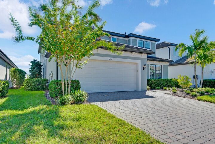 Property Photo: 16320 Hidden Oak Loop FL 34211