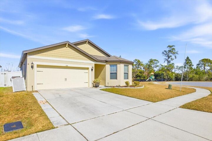 Property Photo: 5118 Claremont Court FL 33868