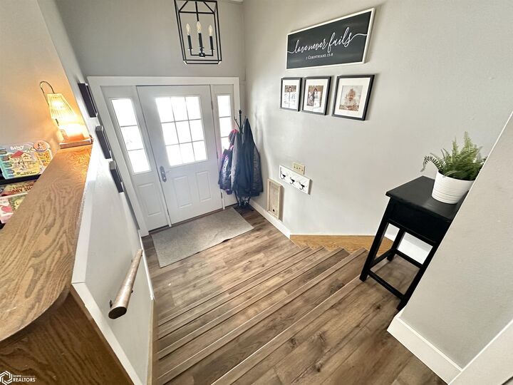 Property Photo:  1722 Spring Street  IA 50112 