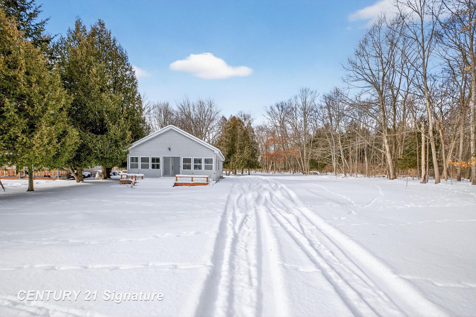 Property Photo:  1647 N Huron Road  MI 48763 