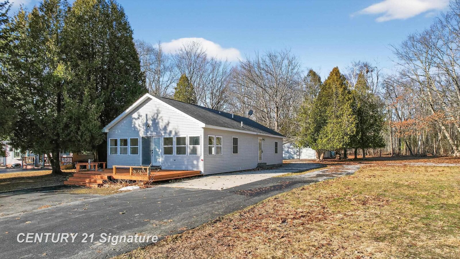 Property Photo:  1647 N Huron Road  MI 48763 