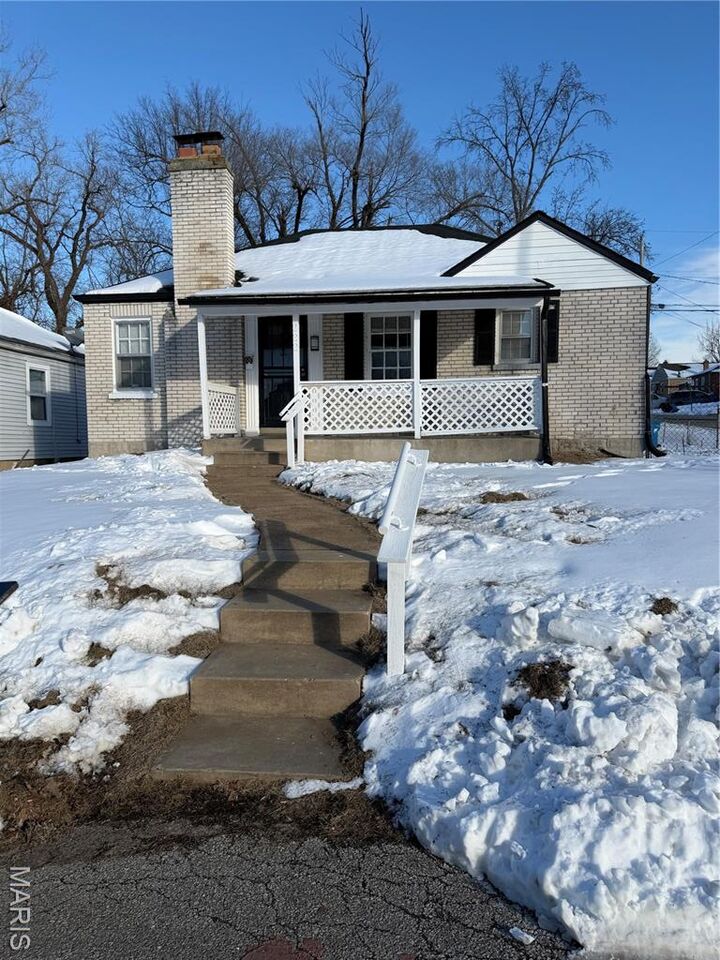 Property Photo:  222 Henquin Drive  MO 63135 