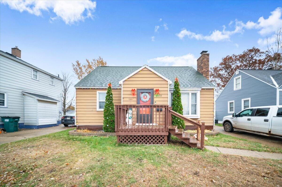 Property Photo:  2690 Pinehurst Road  MI 49441 