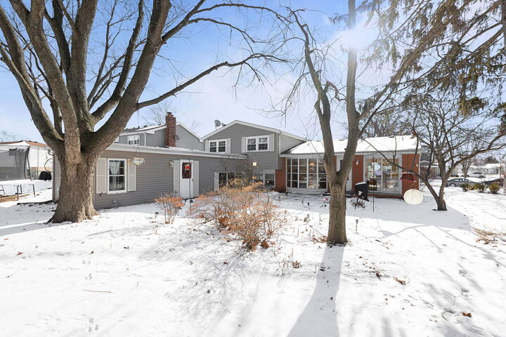 Property Photo:  1706 S Chesterfield Drive  IL 60005 