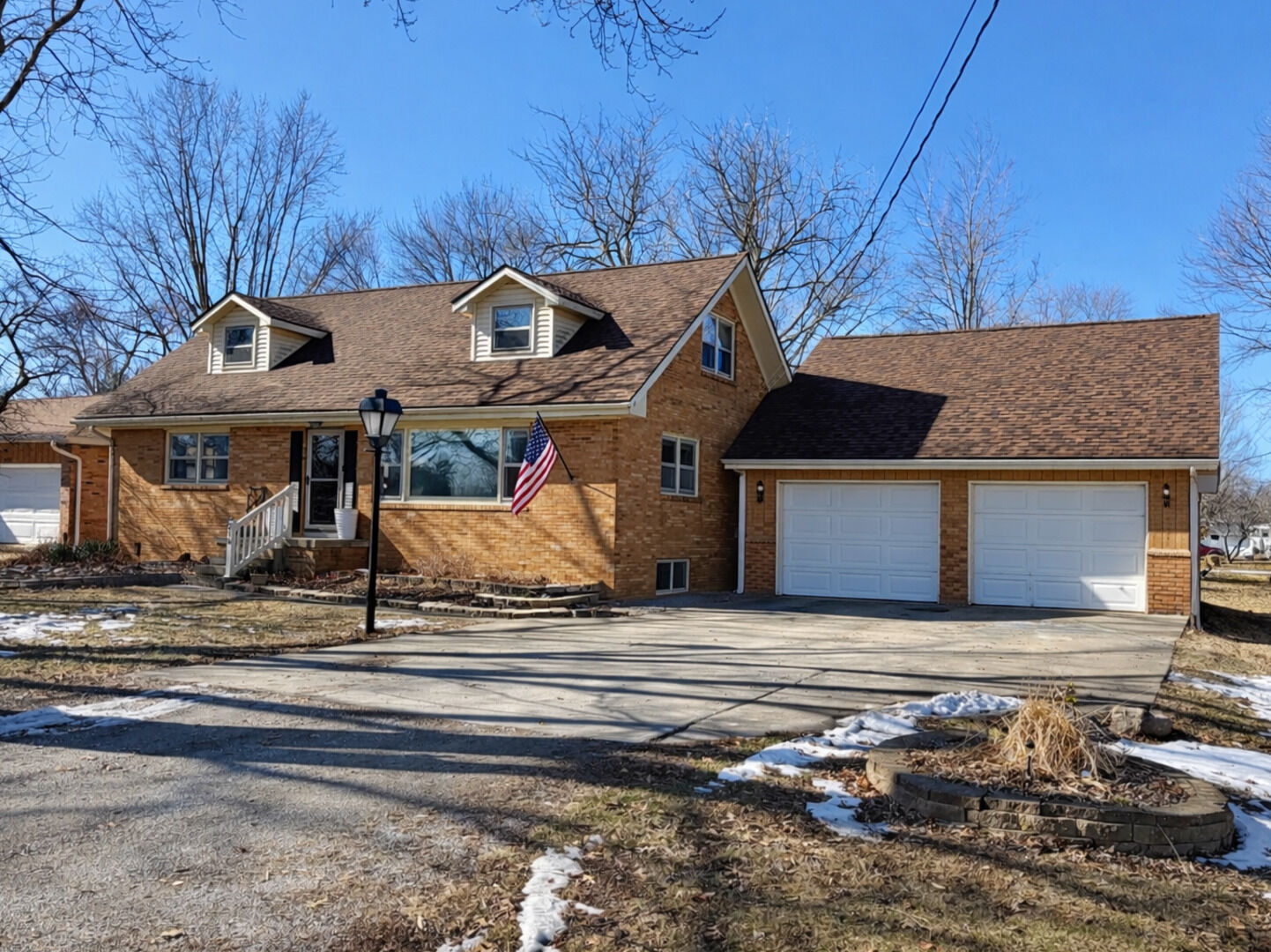 Property Photo:  210 S East Street  IL 62550 