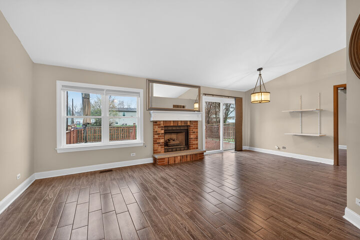 Property Photo:  1690 Red Coach Lane  IL 60102 