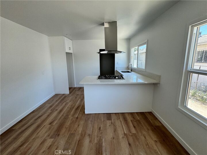 Property Photo:  924 E Lanzit  CA 90059 