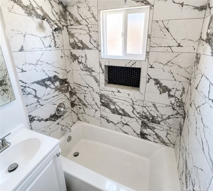 Property Photo:  924 E Lanzit  CA 90059 