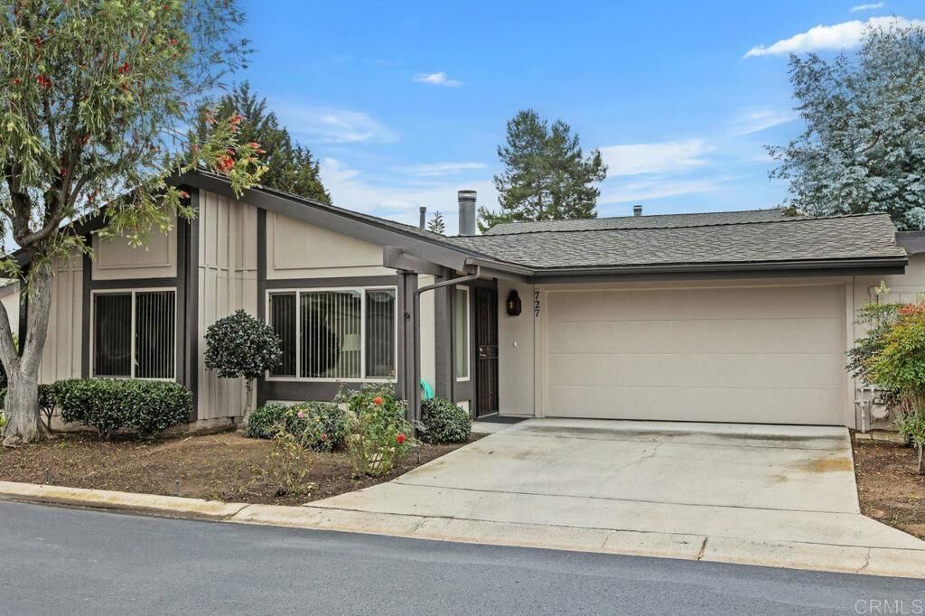 Property Photo: 727 Nob Circle CA 92084