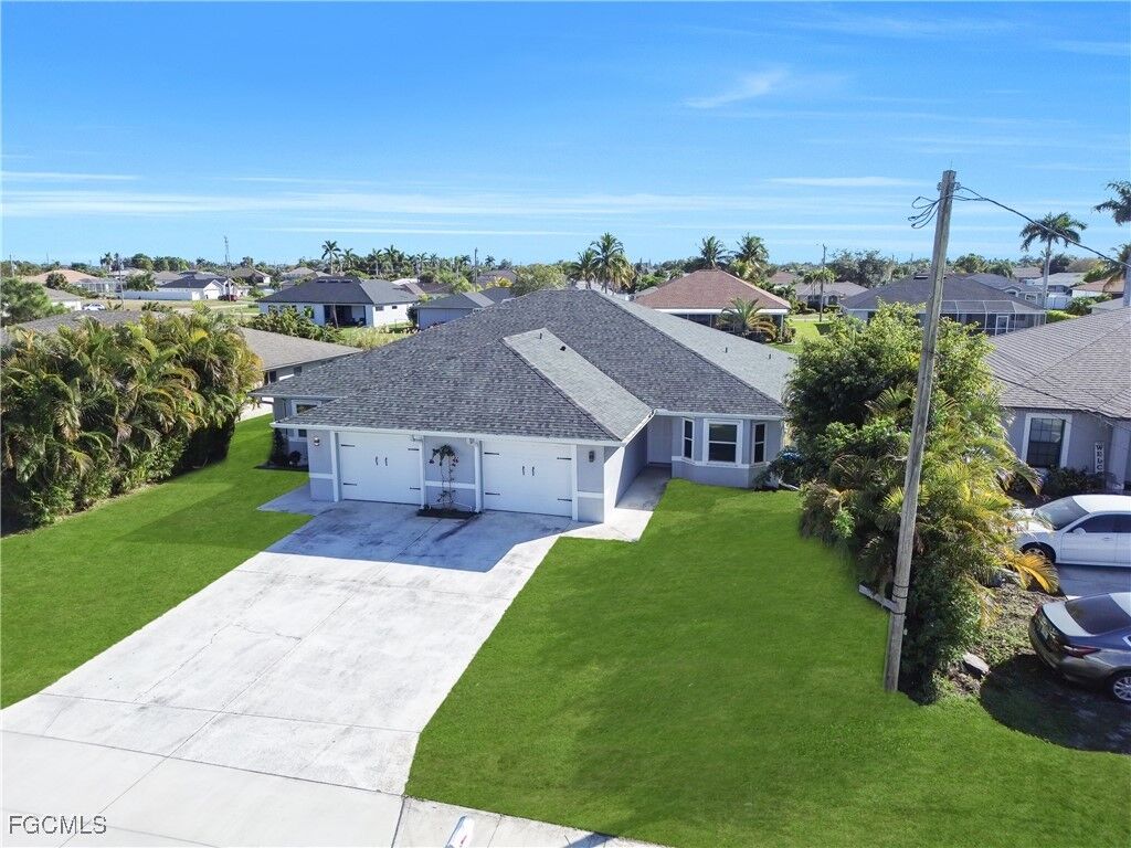 Property Photo:  2032 NE 6th Street  FL 33909 