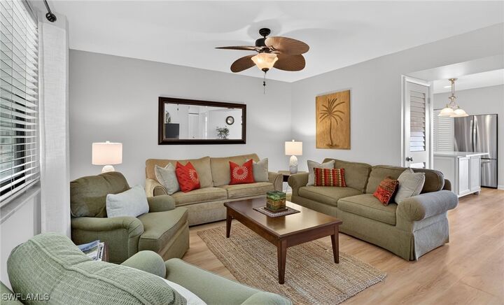 Property Photo:  788 Park Shore Drive B22  FL 34103-3723 