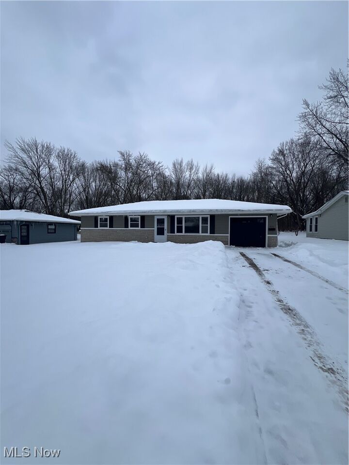 Property Photo:  653 Chapel Lane  OH 44405 