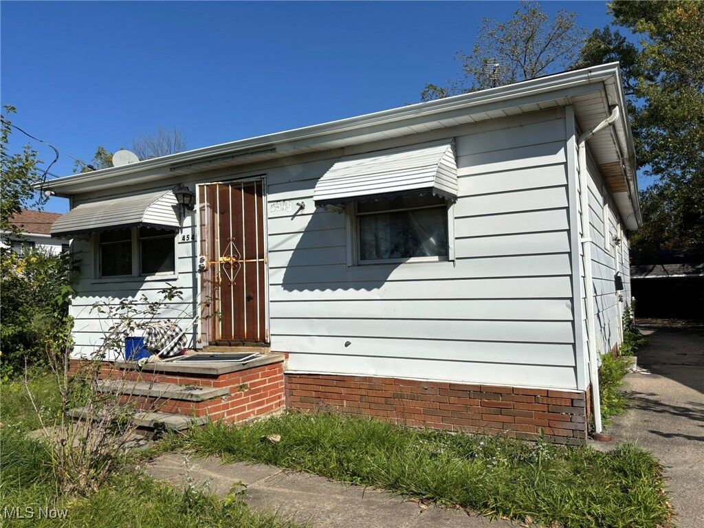Property Photo:  4549 Lee Road  OH 44128 