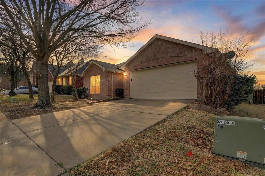 Property Photo: 8417 Romanway Drive TX 75249