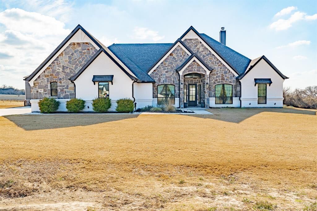 Property Photo:  435 Creekside Court  TX 76087 