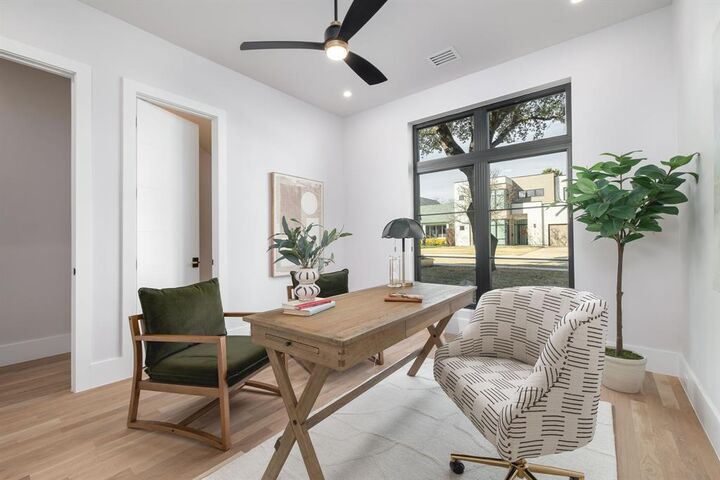 Property Photo:  3950 Rochelle Drive  TX 75220 