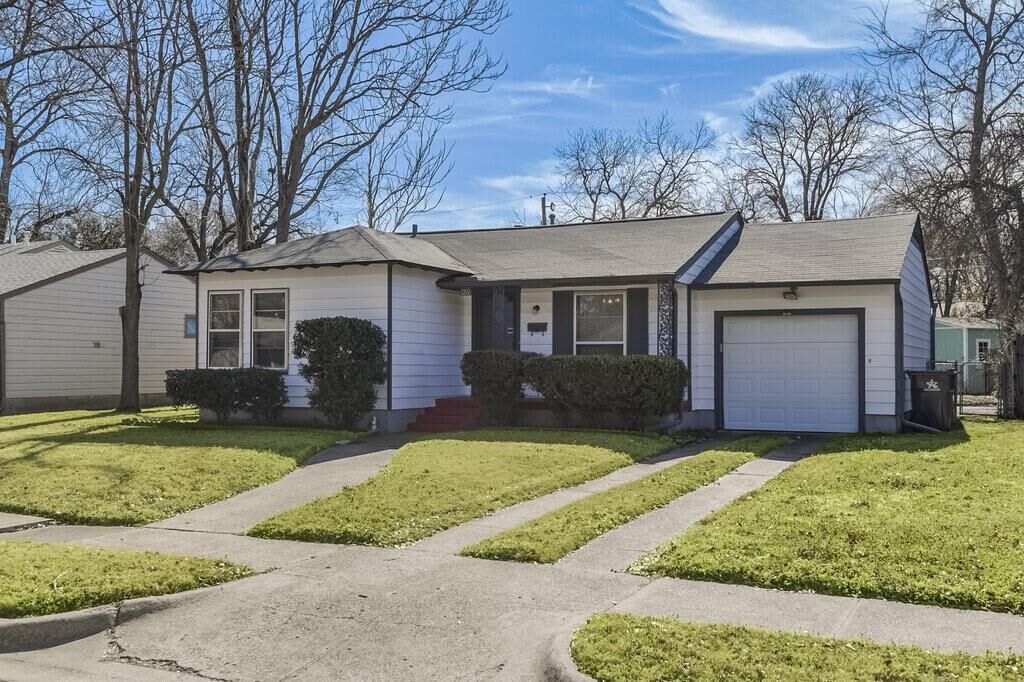 Property Photo: 1216 Britt Drive TX 76013