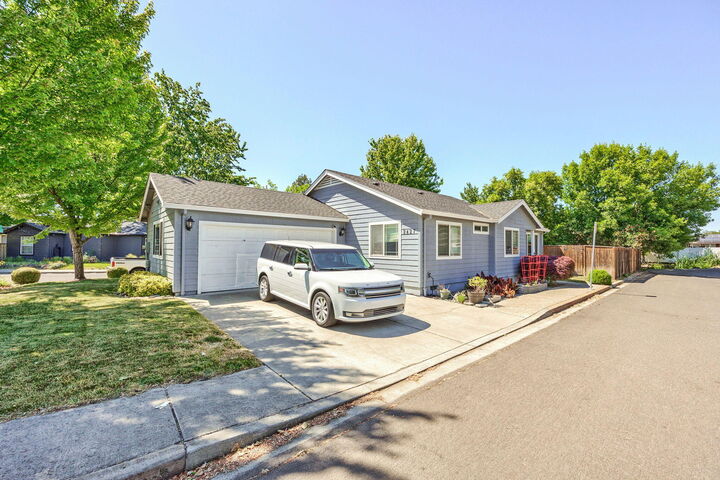 Property Photo:  2427 Granite Court  OR 97503 