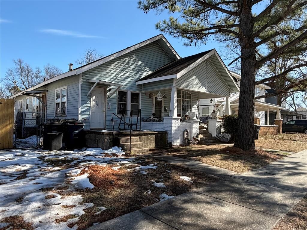 Property Photo: 709 N Broadway OK 74801