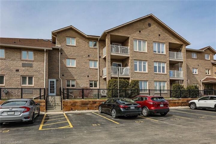 Property Photo: 3050 Pinemeadow Drive 16 ON L7M 3X5