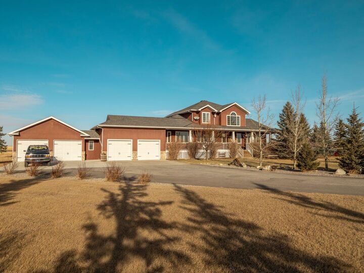 Property Photo:  63 Deer Path Meadows  AB T0L 0Z0 