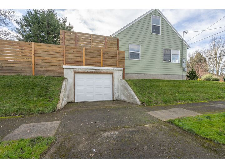 Property Photo:  730 NE 63rd Ave  OR 97213 