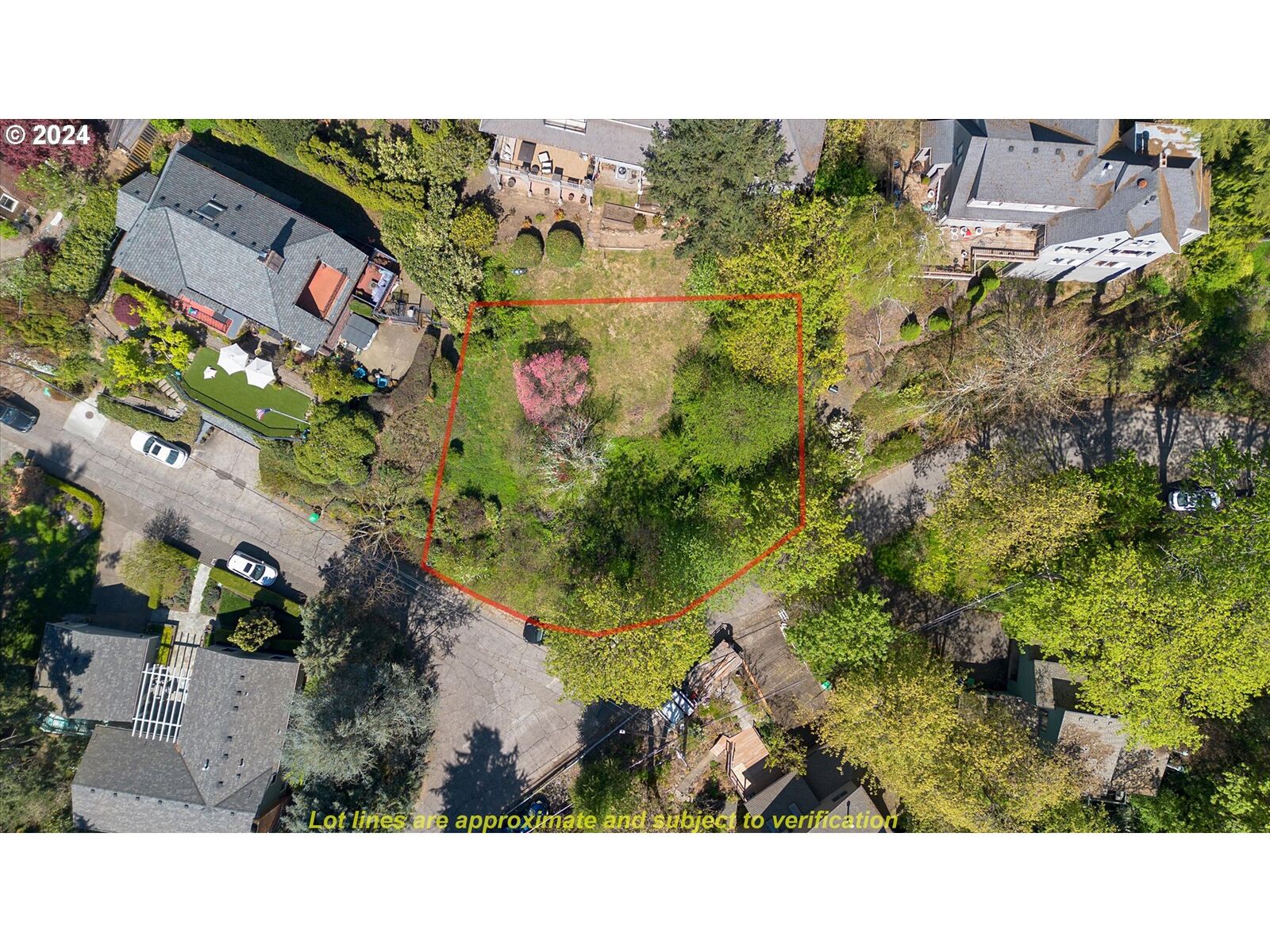 Property Photo:  SW Westwood Ct  OR 97239 