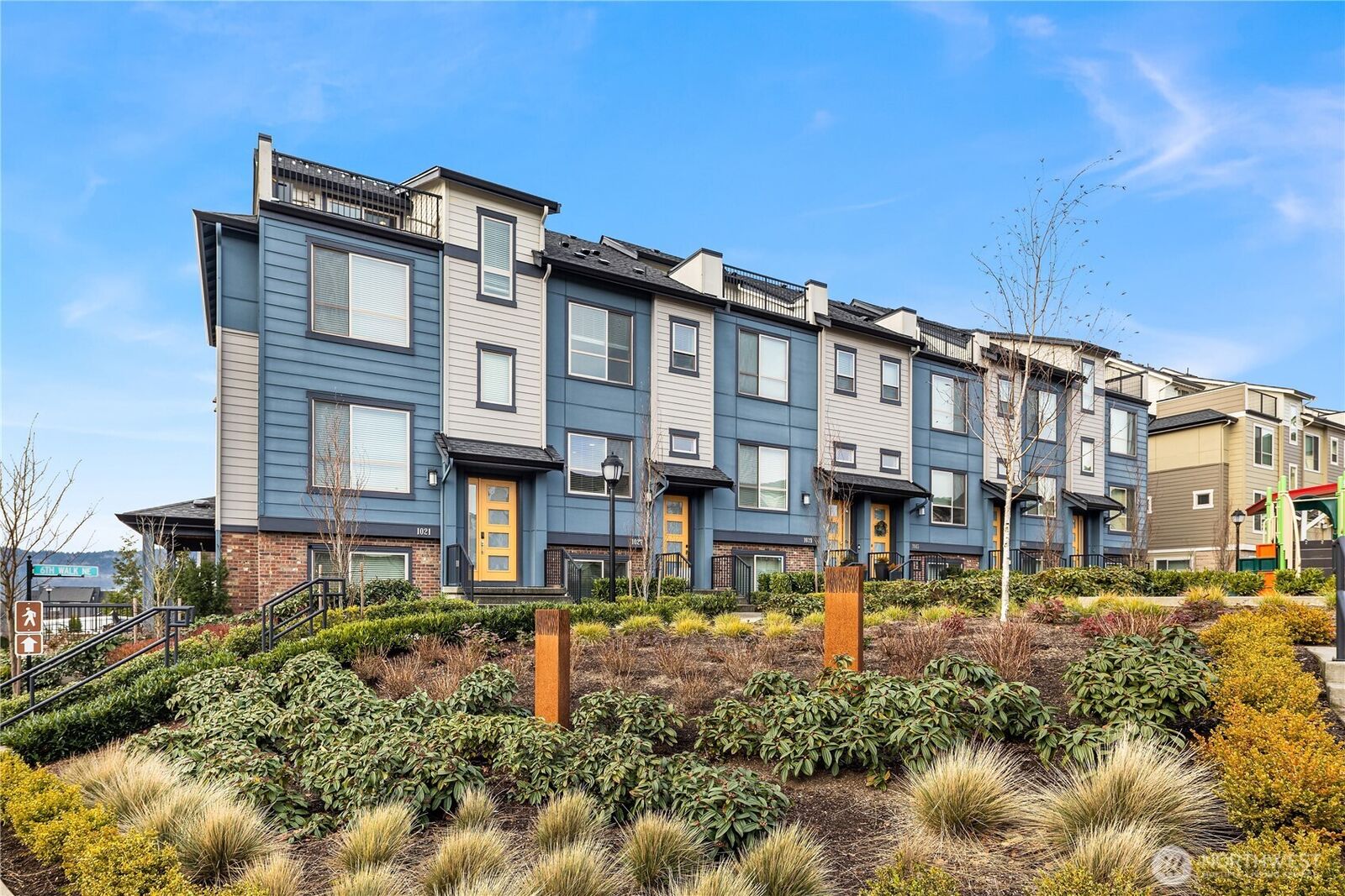 Property Photo:  1027  6th Walk  NE  WA 98029 