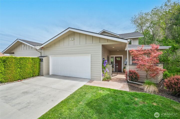 Property Photo:  411  19th Street NE 9  WA 98802 