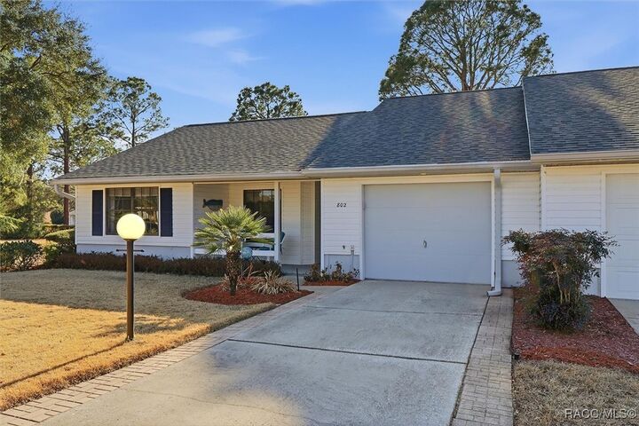 Property Photo:  802 E Hillsborough Court  FL 34442 