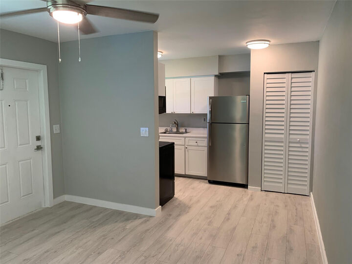 Property Photo:  4385 NE 13th Avenue  FL 33334 