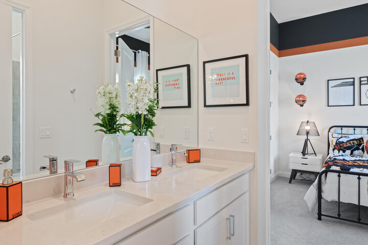 Property Photo: 560 SE Fascino Circle FL 34984