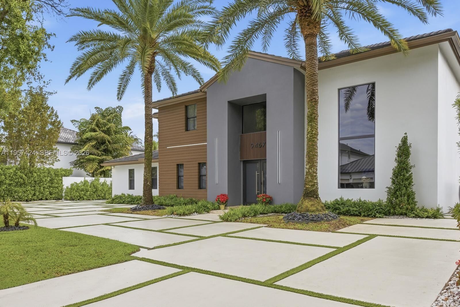 Property Photo:  9467 NW 54th Doral Cir Ln  FL 33178 