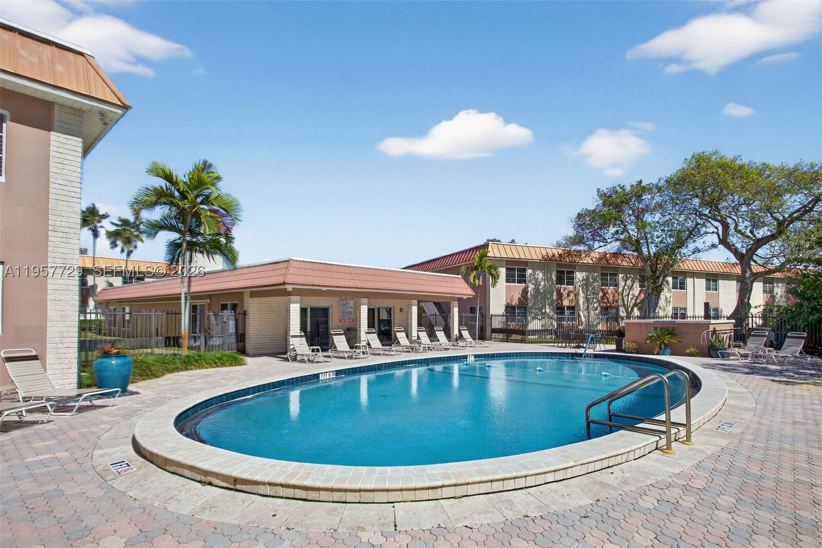 Property Photo:  9 NE 19th Ct 104C  FL 33305 