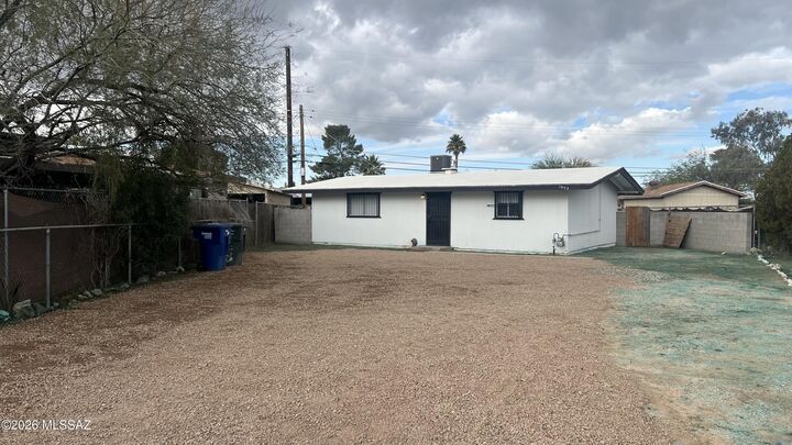 Property Photo:  1932 S Plumer Avenue  AZ 85713 