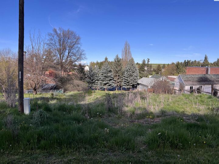 Property Photo: 111 S High St WA 99179