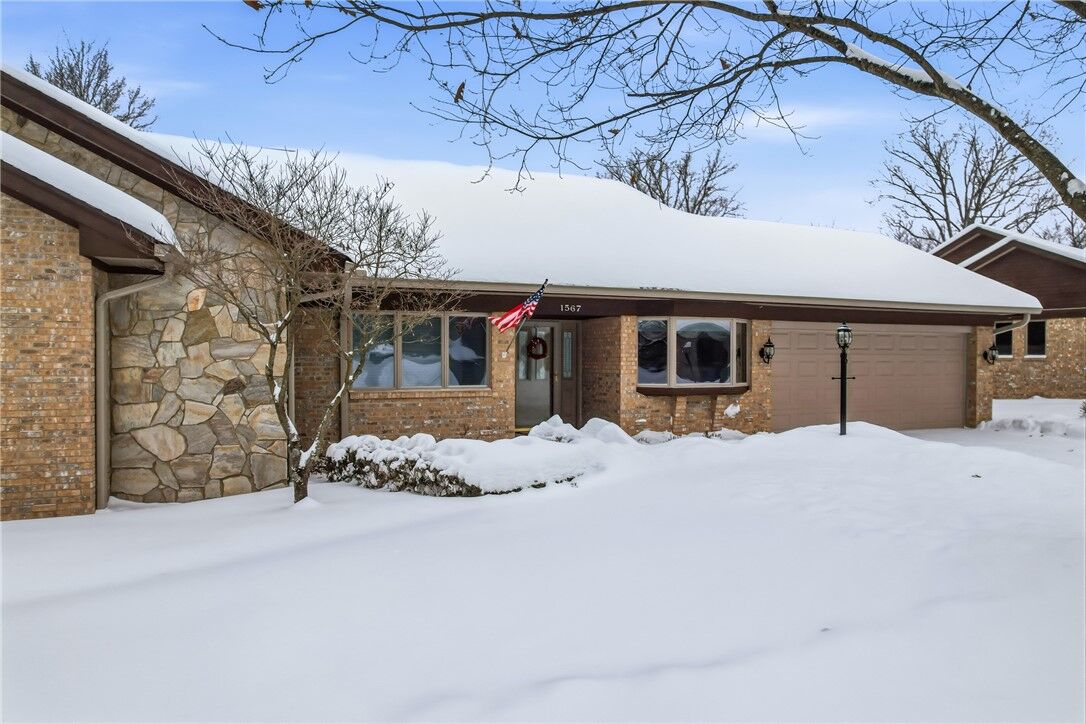 Property Photo:  1567 Juniper Ct  PA 16148 