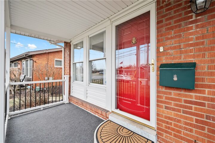 Property Photo:  105 Woodridge Dr  PA 15106 