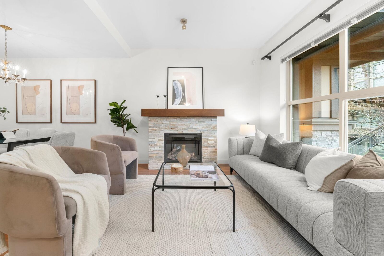 Property Photo:  307 E 15th Street 4  BC V7L 2R6 