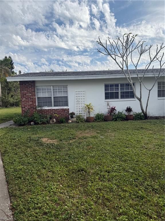 Property Photo: 823 Courtington Ln 1 FL 33919