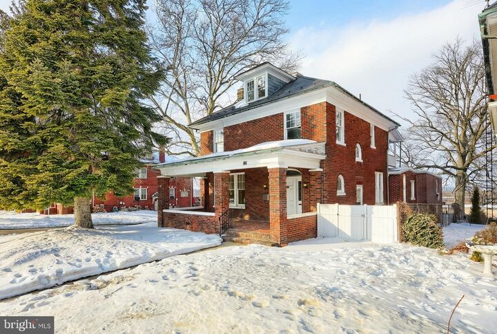 Property Photo:  501 E Main Street  PA 17313 