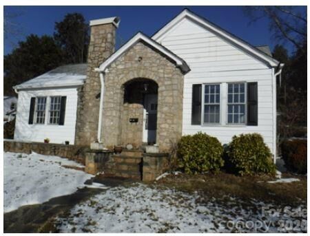 Property Photo:  402 W Main Street  NC 28697 