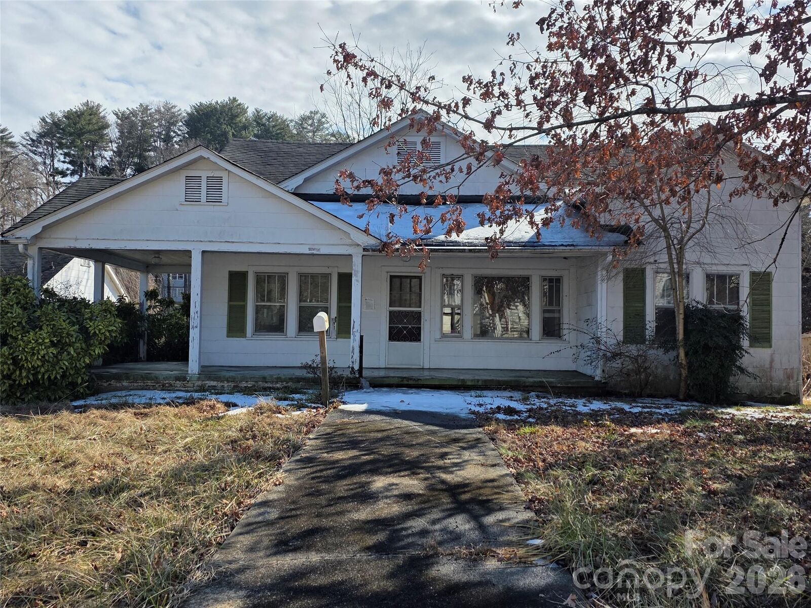 Property Photo:  522 1st Avenue W  NC 28739 