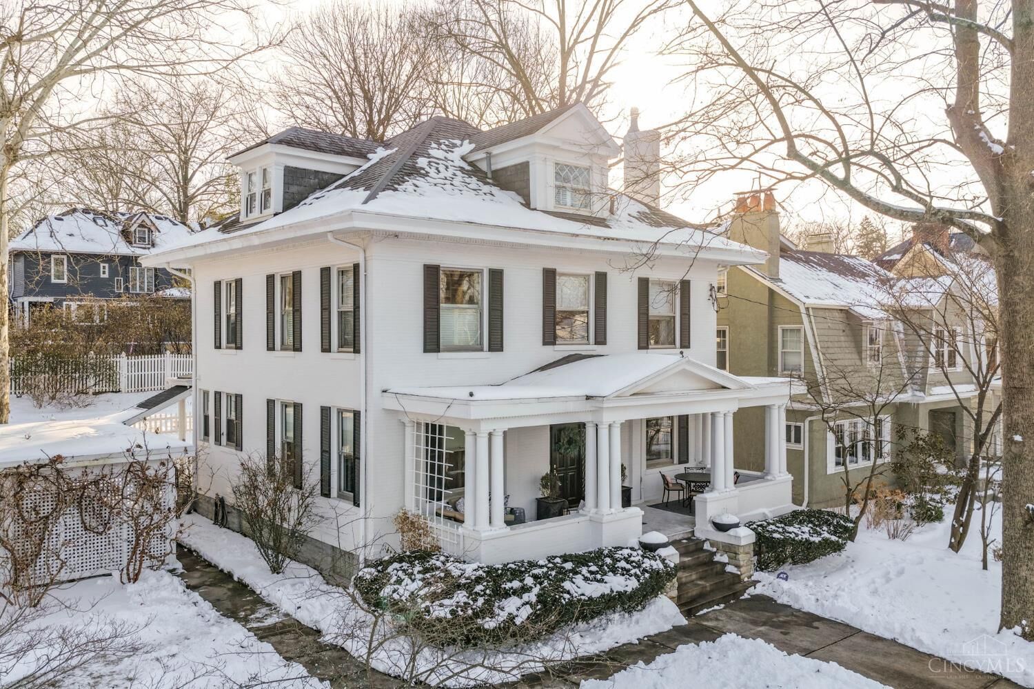 Property Photo:  2517 Observatory Avenue  OH 45208 