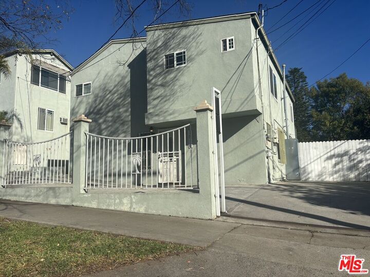 Property Photo:  1516 Talmadge St  CA 90027 