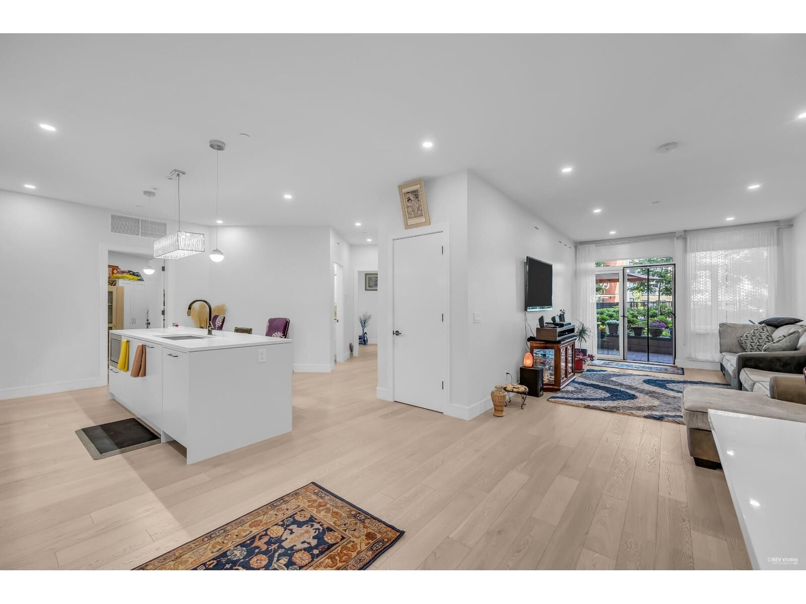 Property Photo:  20416 Park Avenue 101  BC V3A 0N2 